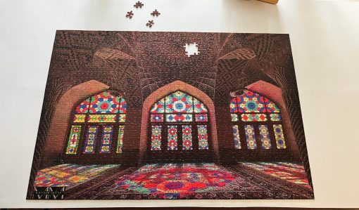 Rompecabezas Para Mantener - Arquitectura Oriental 1000 Piezas Rompecabezas Premium, Magnifica Arquitectura Irani en la Mezquita Nasir-al-Mulk en Shiraz, Iran. Elegante Caja de Lata, Articulo de Coleccion - Imagen 7