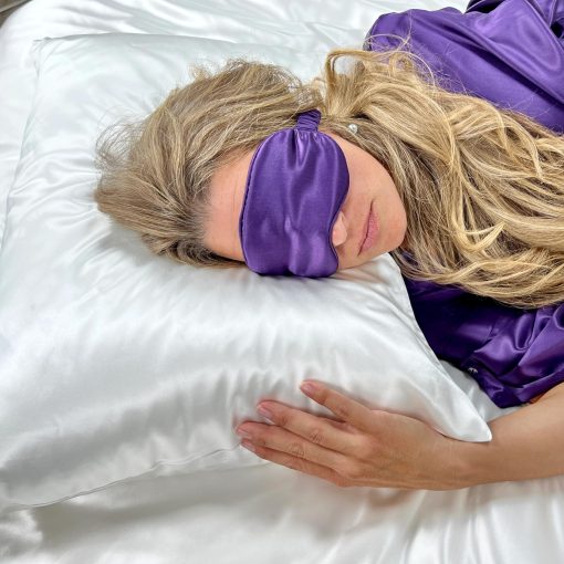 Set de Regalo de Funda de Almohada y Antifaz de Seda Mulberry Park - 100% Grado 6A, 22 Momme Seda de Morera Charmeuse - Funda de Almohada Tamano Queen con Cierre de Cremallera Oculta (20" x 30"), Blanco/Morado - Imagen 2