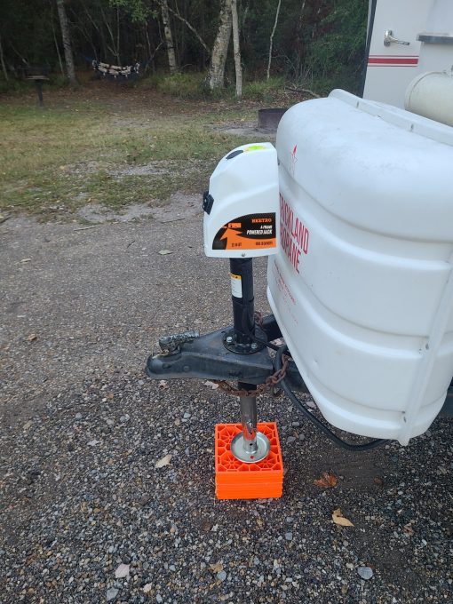 Gato de Lengüeta Electrico BEETRO 4000 lbs, Gato de Remolque Resistente para Remolques de A-Frame, Carga y Utilitarios o RV de 5ta Rueda, 22" de Elevacion, 12V DC, Blanco - Imagen 9