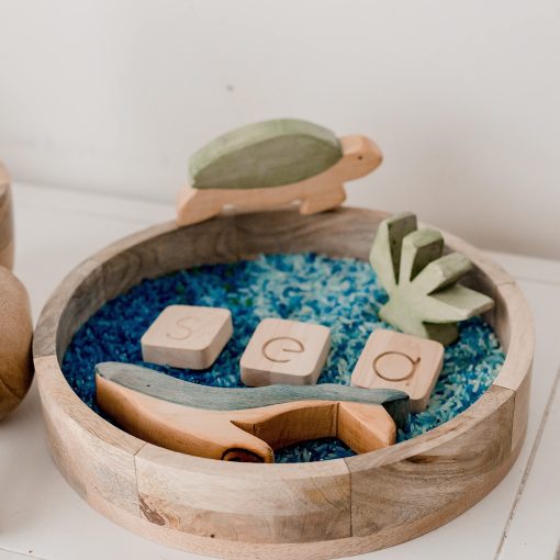 Bandeja sensorial redonda KOOKAROO + 4 herramientas de caja sensorial de madera, juego de vertido Montessori, juguetes Waldorf, cajas sensoriales para ninos de 3 a 4 anos, bandeja de arena, bandeja Montessori, bandejas sensoriales, cuchara de madera, juguetes tactiles. - Imagen 9
