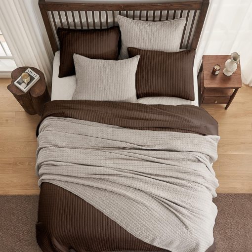 Juego de Funda Reversible de Algodon 100% Jersey Acolchada con Costuras en Canales para Cama Queen, Prewashed Coverlet, 2 Fundas de Almohada Transpirable, Ligero, Antiarrugas, Antidesvanecimiento y Resistente a las Manchas (Marron) - Imagen 4