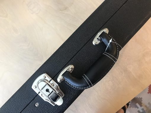 Estuche rigido cuadrado para guitarra electrica de alta calidad Lykos ST actualizado con micro surcos planos Flat Tweed para estilo ST TL con cerradura de pestillo acolchada (Negro) - Imagen 8