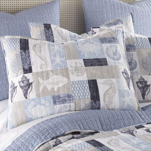Juego de edredon Levtex Home - Cerralvo Full/Queen - Patchwork Costero - Taupe, Crema, Azul Marino, y Azul - Edredon Tamaño 88x92in. y Dos Fundas Tamaño 20x26in. - Reversible - Tela de Algodon - Imagen 3