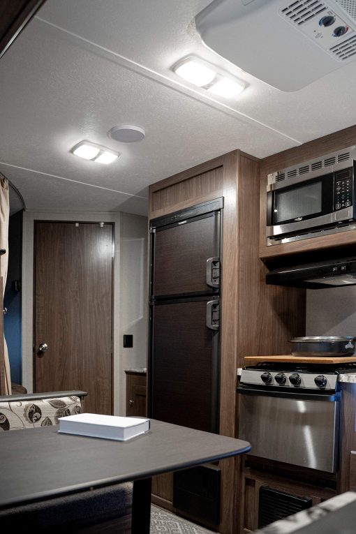 Luces LED para Interiores de RV Lumitronics - Luz Calida Suave y Acogedora - Lampara de Techo para Interiores de Caravanas 12 Voltios con Interruptor de 3 Vias para Iluminacion de RV (Paquete de 4) - Imagen 7