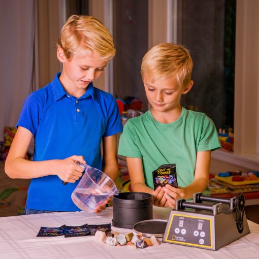 Kit de Pulido de Piedras National Geographic - Edicion Hobby Incluye Piedras Preciosas Brutas y 4 Arenas de Pulido, Gran Kit de Ciencia STEM para Entusiastas de la Geologia, Pulidor de Piedras para Ninos y Adultos - Imagen 2