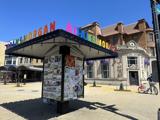 Escapely Outdoor Escape Room - Washington D.C. - Adams Morgan | Escapa de la Ciudad | Juego de Misterio Multijugador Interactivo para tu Ciudad - Imagen 6