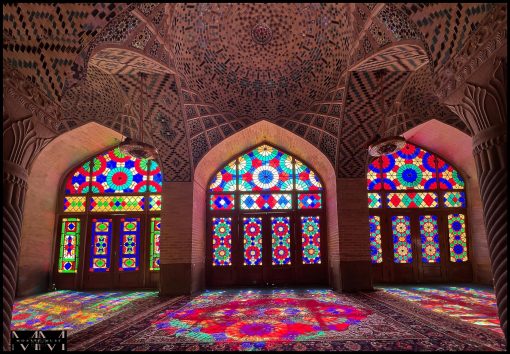 Rompecabezas Para Mantener - Arquitectura Oriental 1000 Piezas Rompecabezas Premium, Magnifica Arquitectura Irani en la Mezquita Nasir-al-Mulk en Shiraz, Iran. Elegante Caja de Lata, Articulo de Coleccion