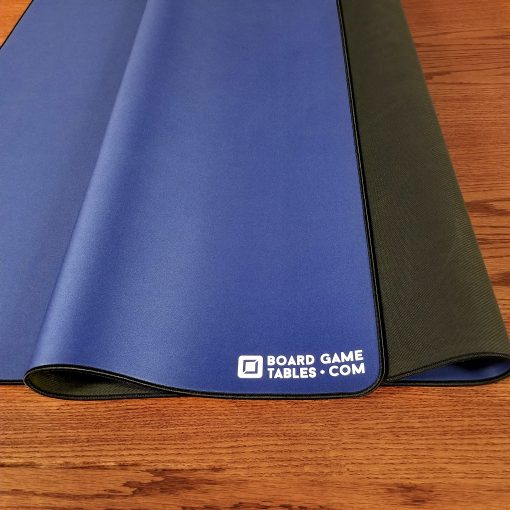 Tapete de Juego [2.5'x4'/Extra Grueso/Antiliquido con Borde Cosido] con Estuche de Transporte - para Juegos de Mesa, Juegos de Cartas, Juegos de Rol (Pequeno, Azul) - Imagen 3