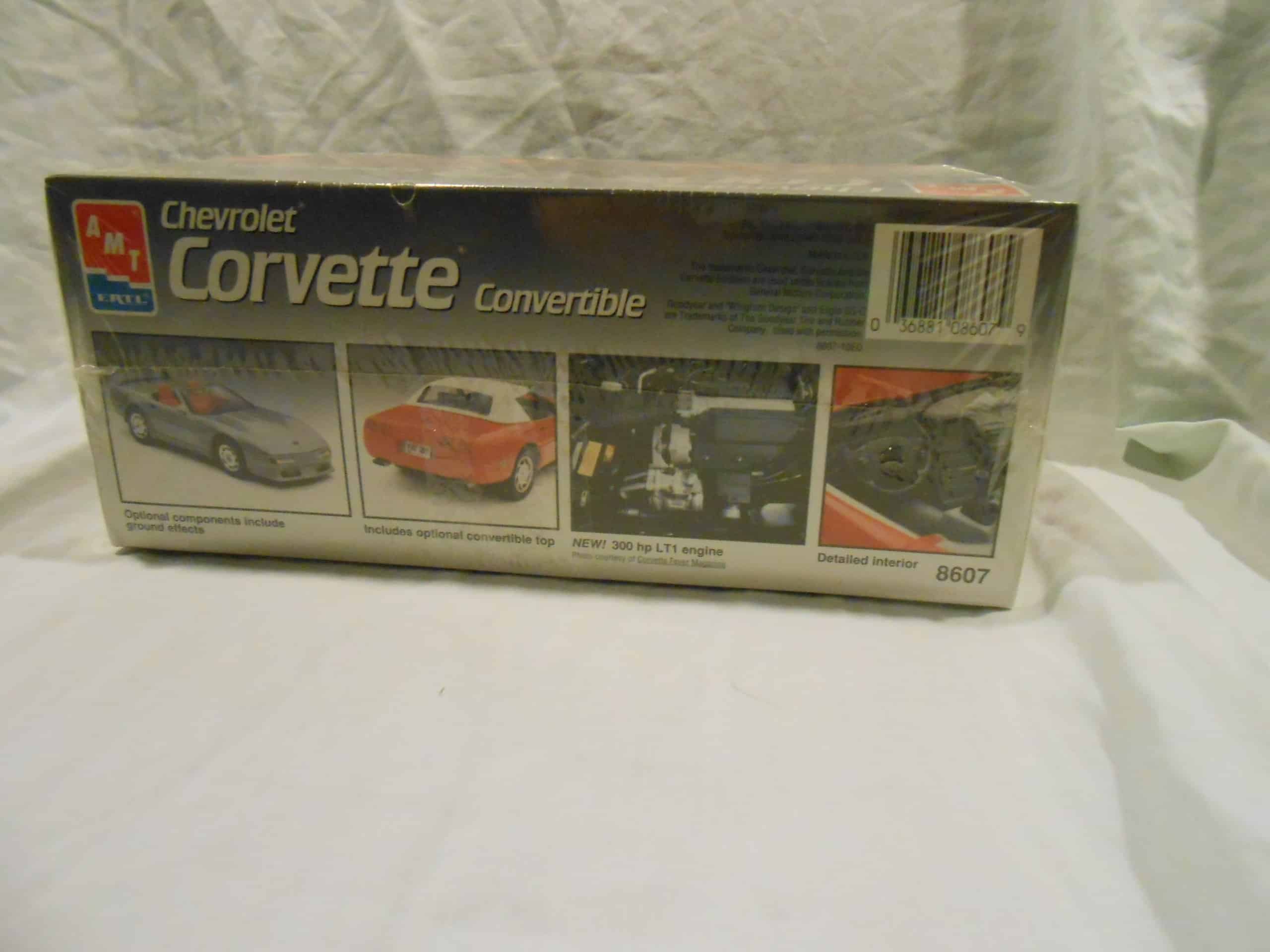 AMT ERTL Chevrolet Corvette Convertible 1:25 Scale - Imagen 4