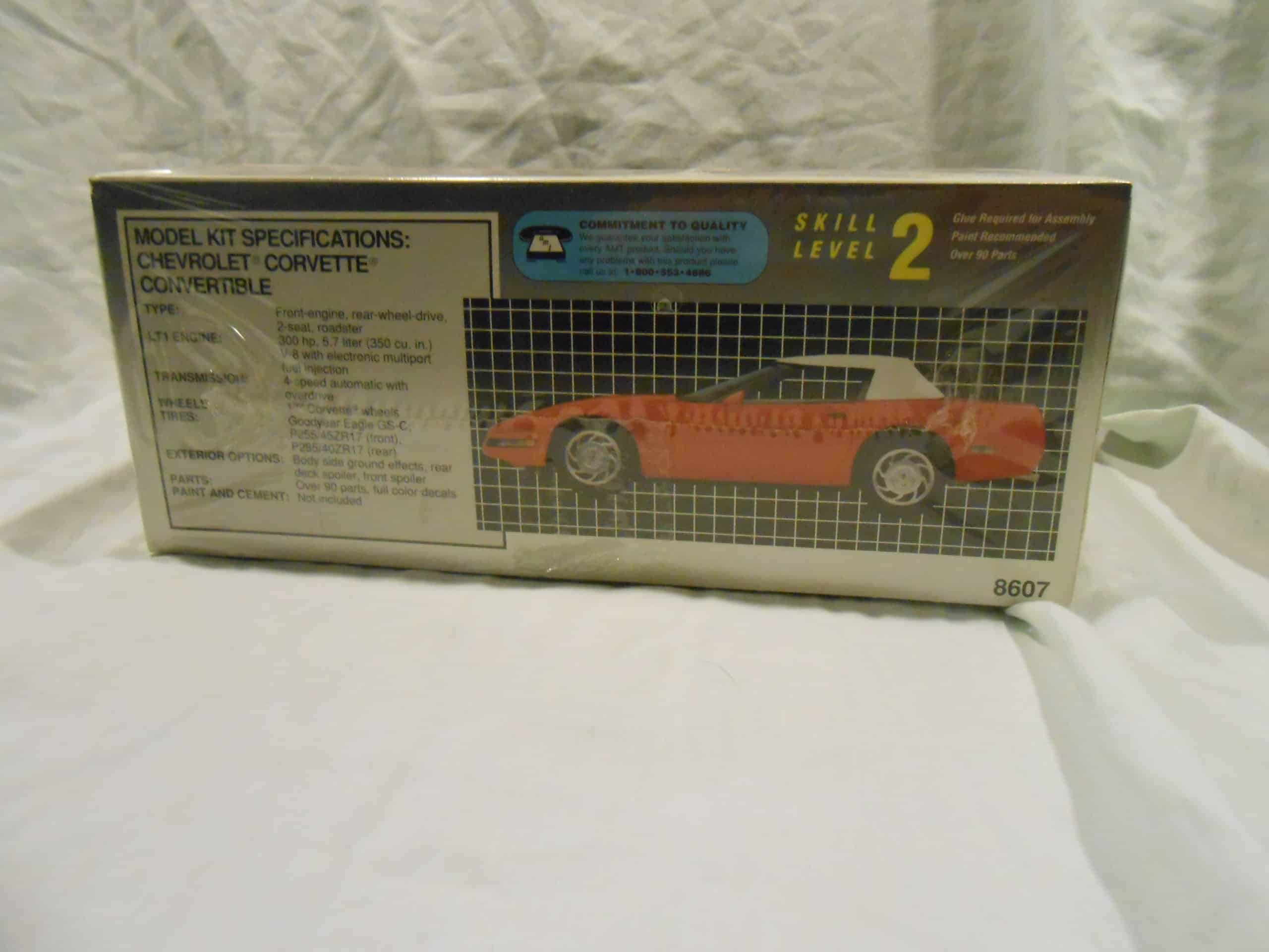 AMT ERTL Chevrolet Corvette Convertible 1:25 Scale - Imagen 3