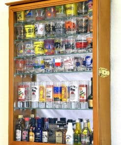 Gabinete exhibidor para vasos de chupito con grandes