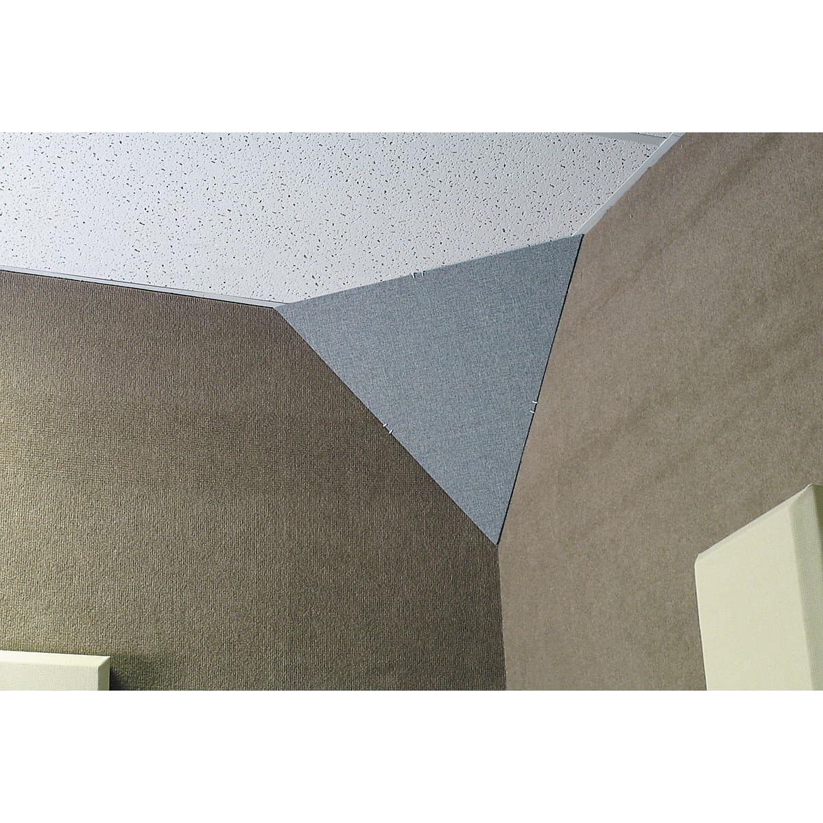 Trampa de Bajos Triangular Cumulus de Primacoustic, Paquete - Imagen 3