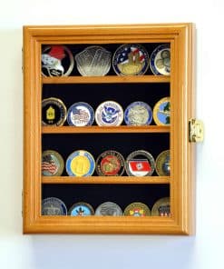 Caja expositora de monedas militares con acabado en roble -
