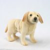 Peluche de Cachorro de Labrador Amarillo HANSA de Pie de