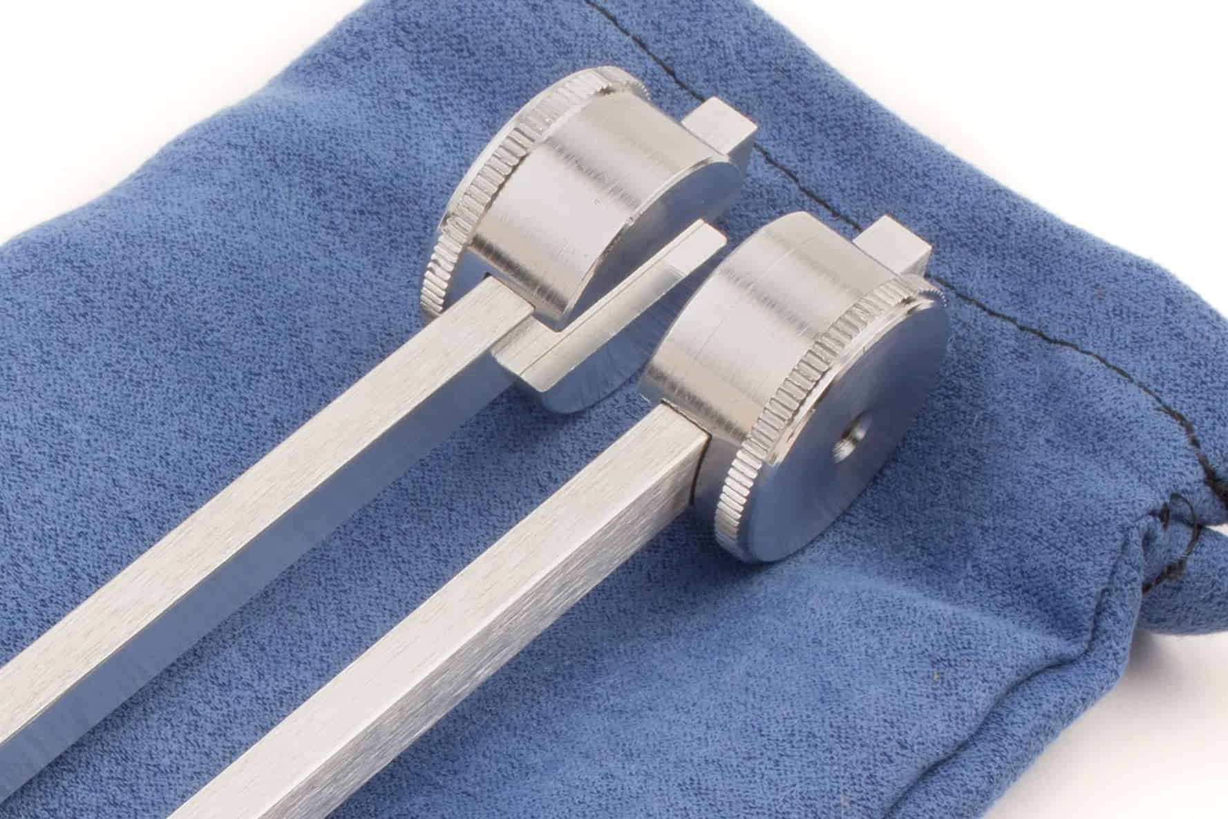 Tenedor de Afinación Ponderado Om 136.1 para Sanación de - Imagen 3