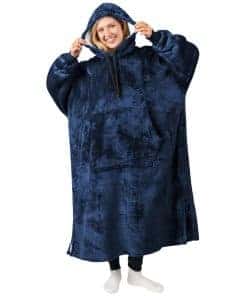 Manta con capucha PAVILIA para mujer en azul marino, manta