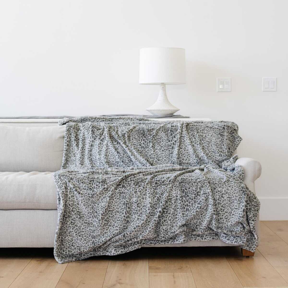 Manta GRACED SOFT LUXURIES de la Cheetah Faux Fur más