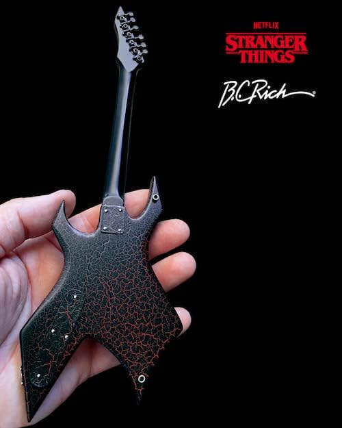 Mini Guitarra Modelo AXE HEAVEN Stranger Things Eddie's - Imagen 7