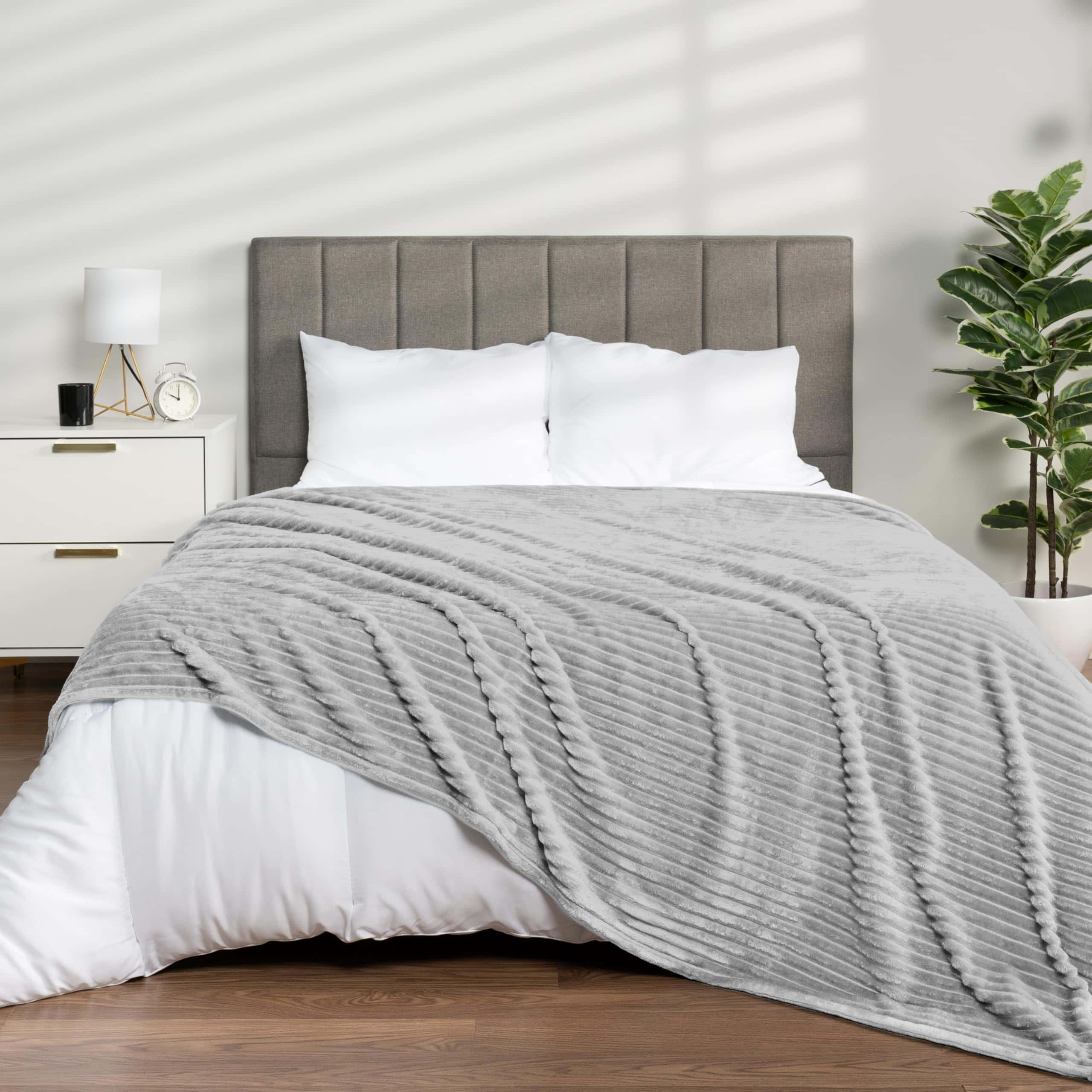 Manta de Cama King PAVILIA de Felpa Suave Gris Claro,