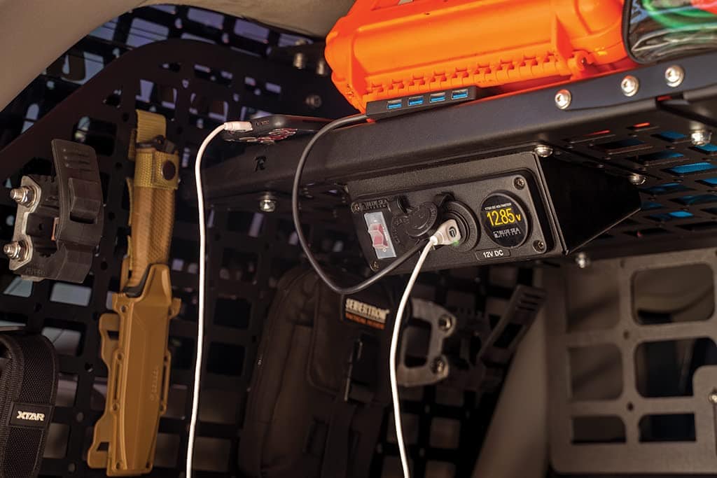 Montaje del Panel de Accesorios de 12 Voltios Compatible - Imagen 5