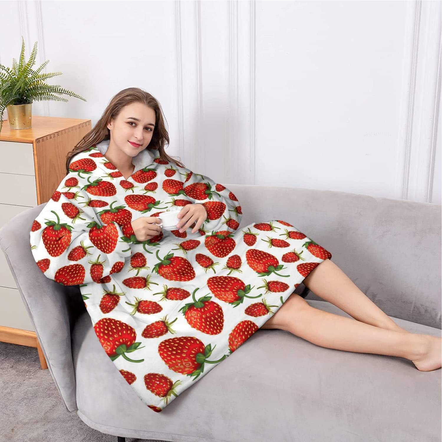 Manta con Capucha de Fresa, Wearable de Gran Tamaño - Imagen 5