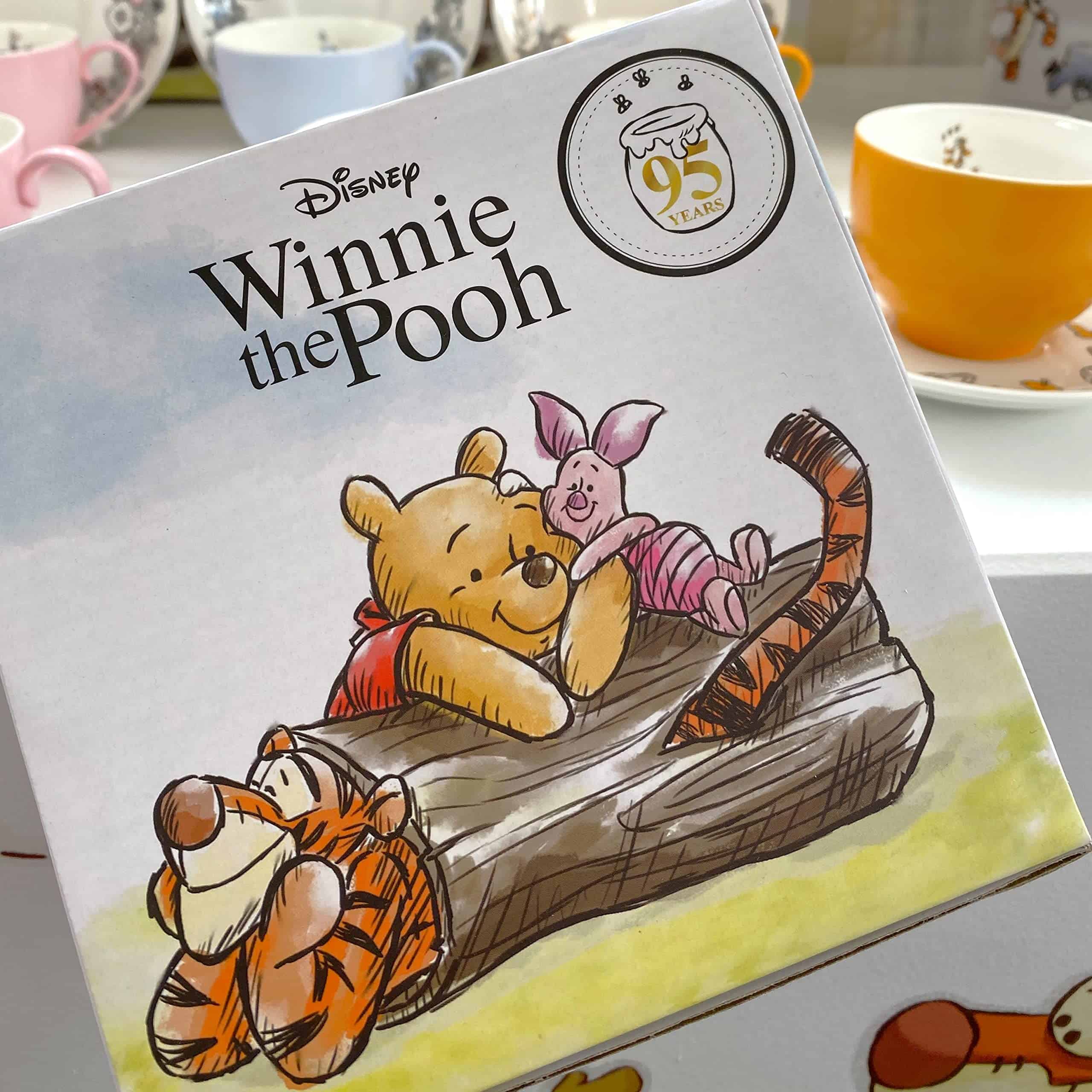 Figura de Winnie The Pooh y Piglet A Hug is Always The - Imagen 4