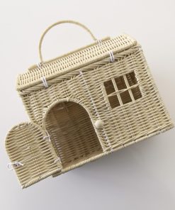 Canasta en forma de casa de mimbre Rool para muñecas