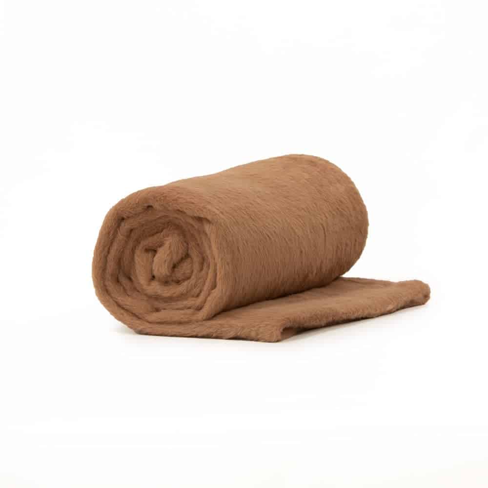 Manta Reversible Jennifer Adams Embrace 50" x 70", Suave y - Imagen 3