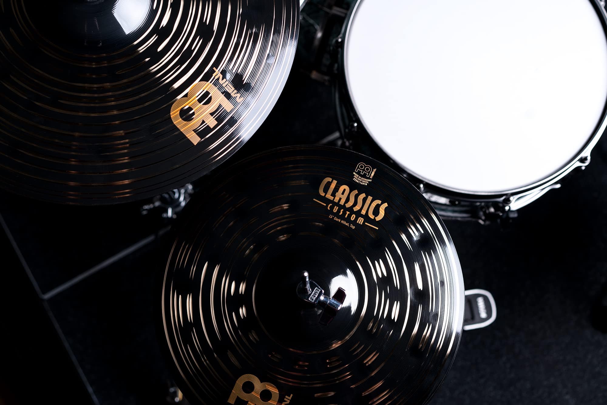 Platillos Hi-Hat Meinl Cymbals Classics Custom Dark de 13" - Imagen 6