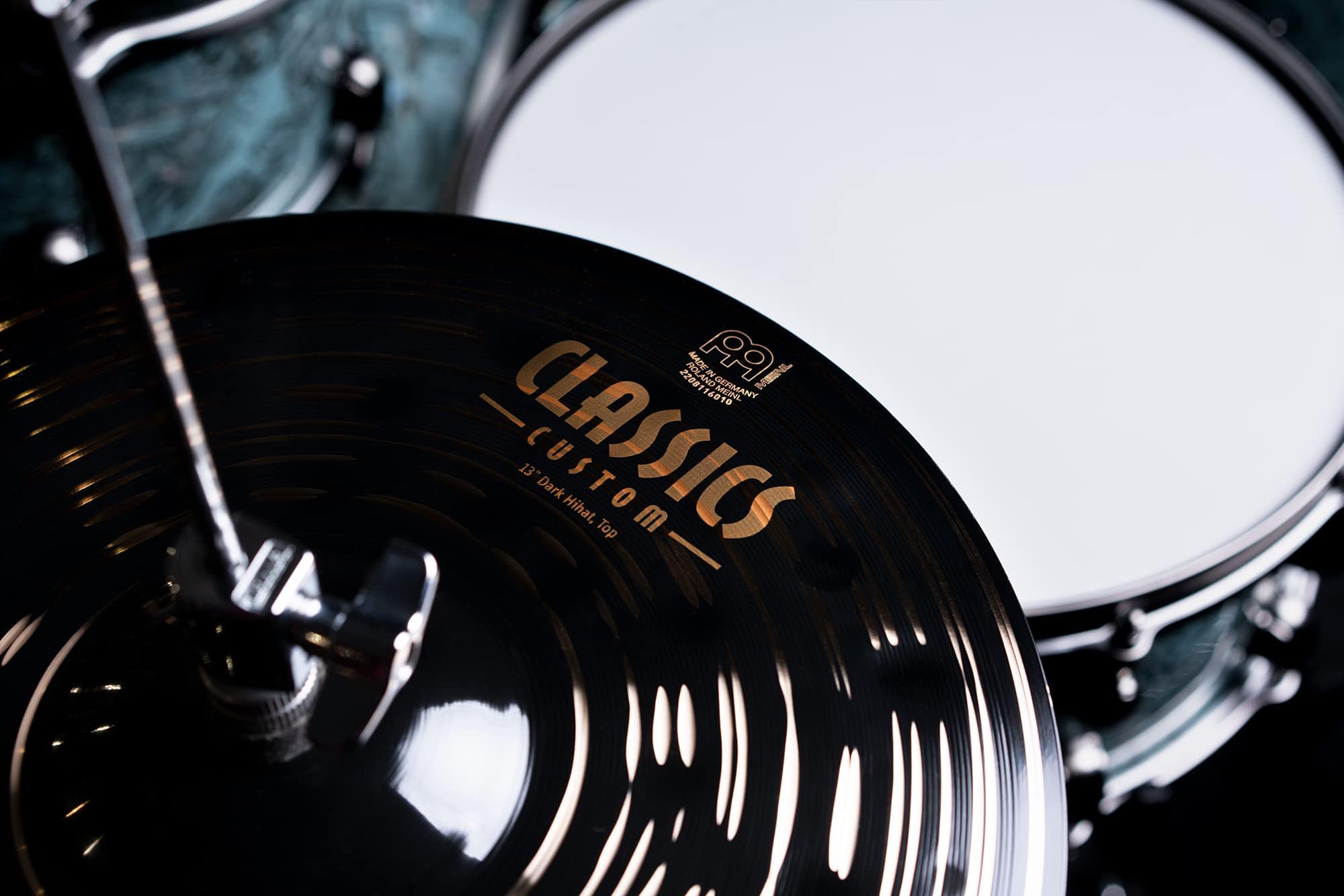 Platillos Hi-Hat Meinl Cymbals Classics Custom Dark de 13" - Imagen 5