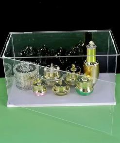 Vitrina Acrílica Transparente con Base Blanca - Caja de