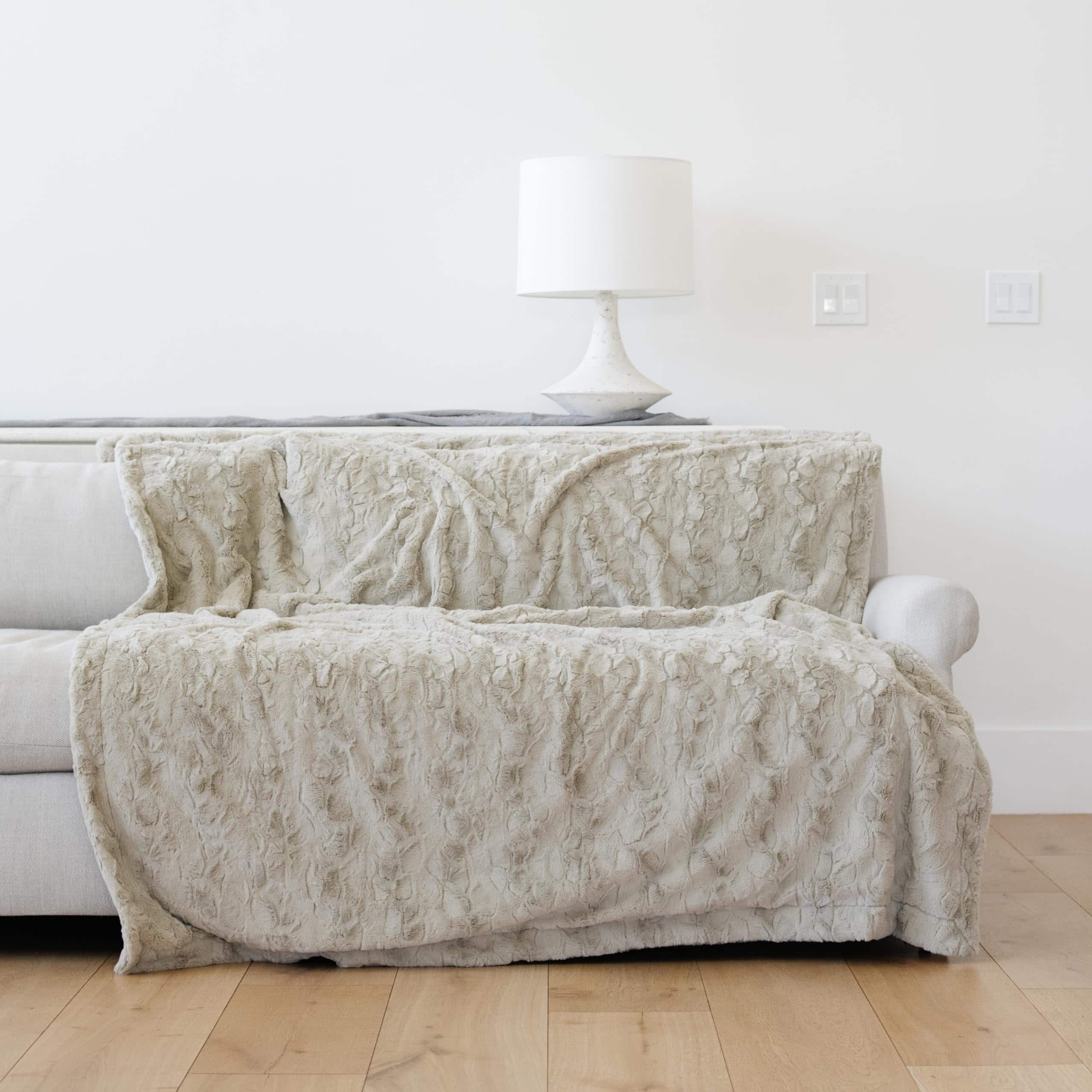 Lanzamiento de manta grande de piel sintética GRACED SOFT