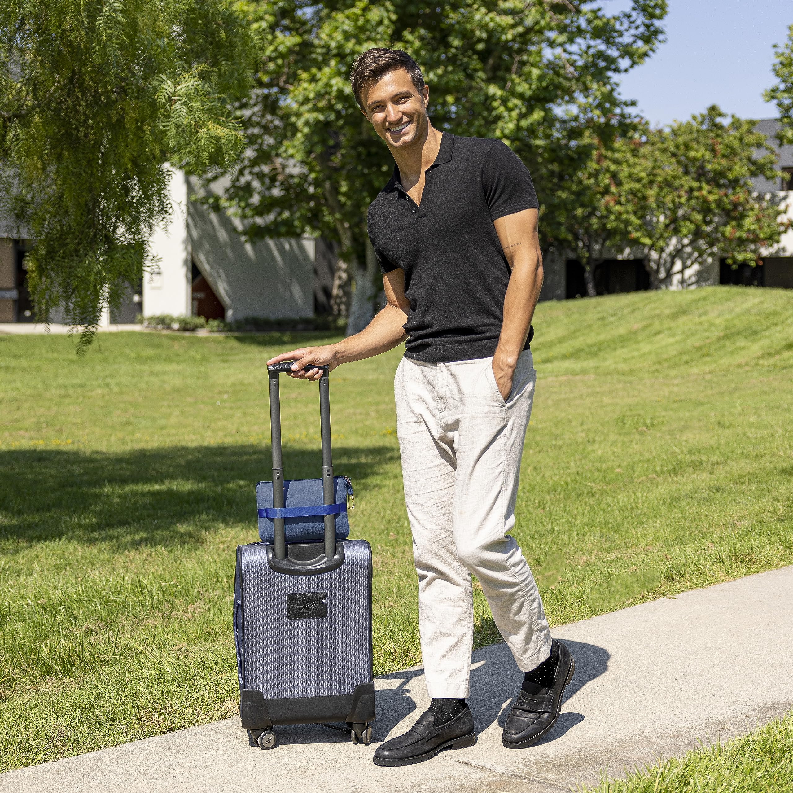 Manta de Viaje y Almohada Compacta y Ligera en Color Azul - Imagen 7