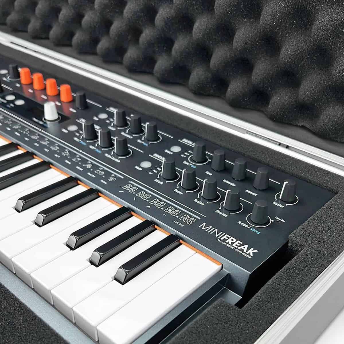 Estuche ANALOG CASES Arturia MiniFreak - Estuche rígido - Imagen 9
