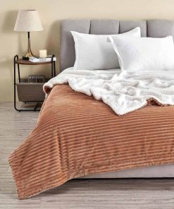 Manta reversible de textura acanalada en color café de