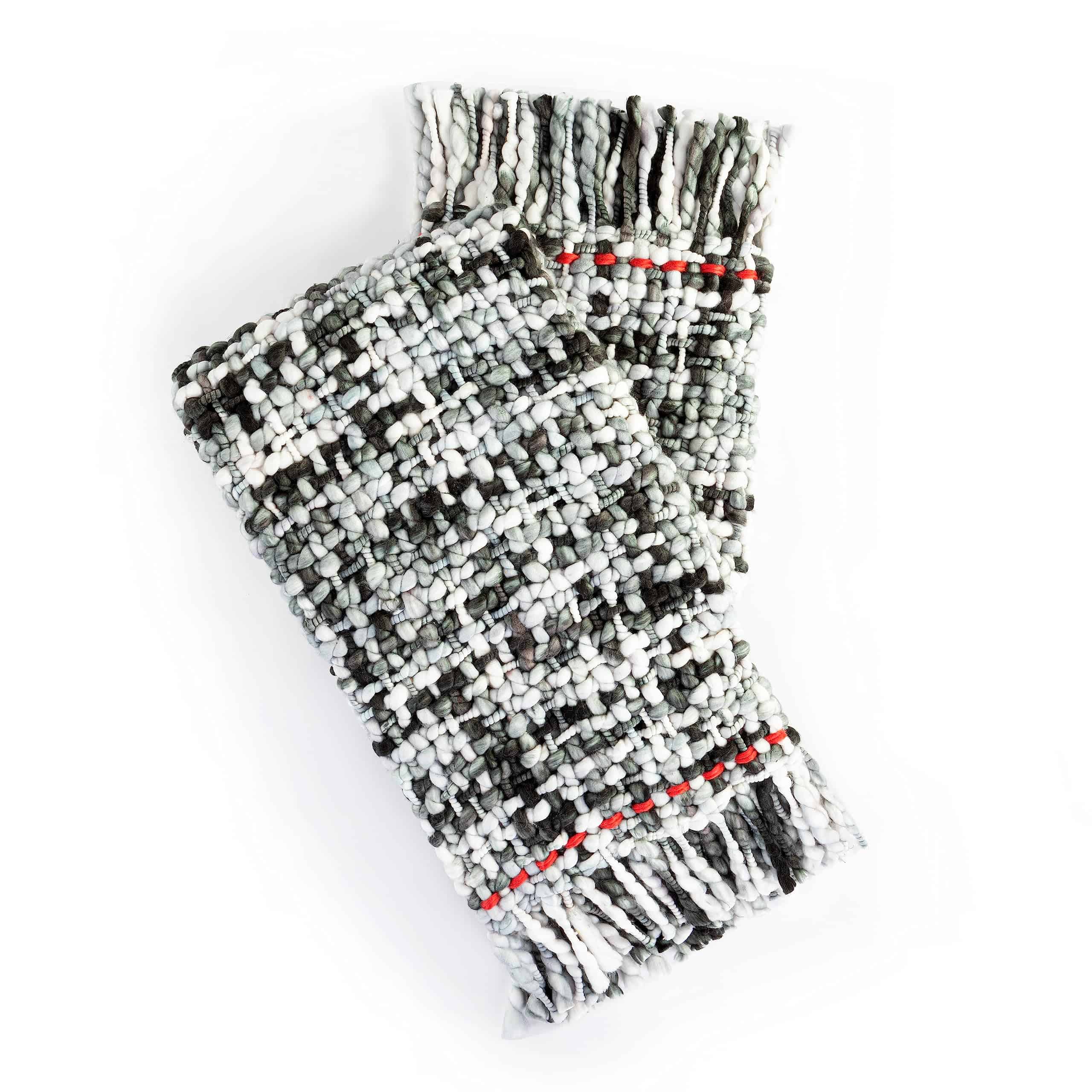 Manta Tejida Gruesa Gris y Negra DEMDACO 1004670229 de 50 x - Imagen 4