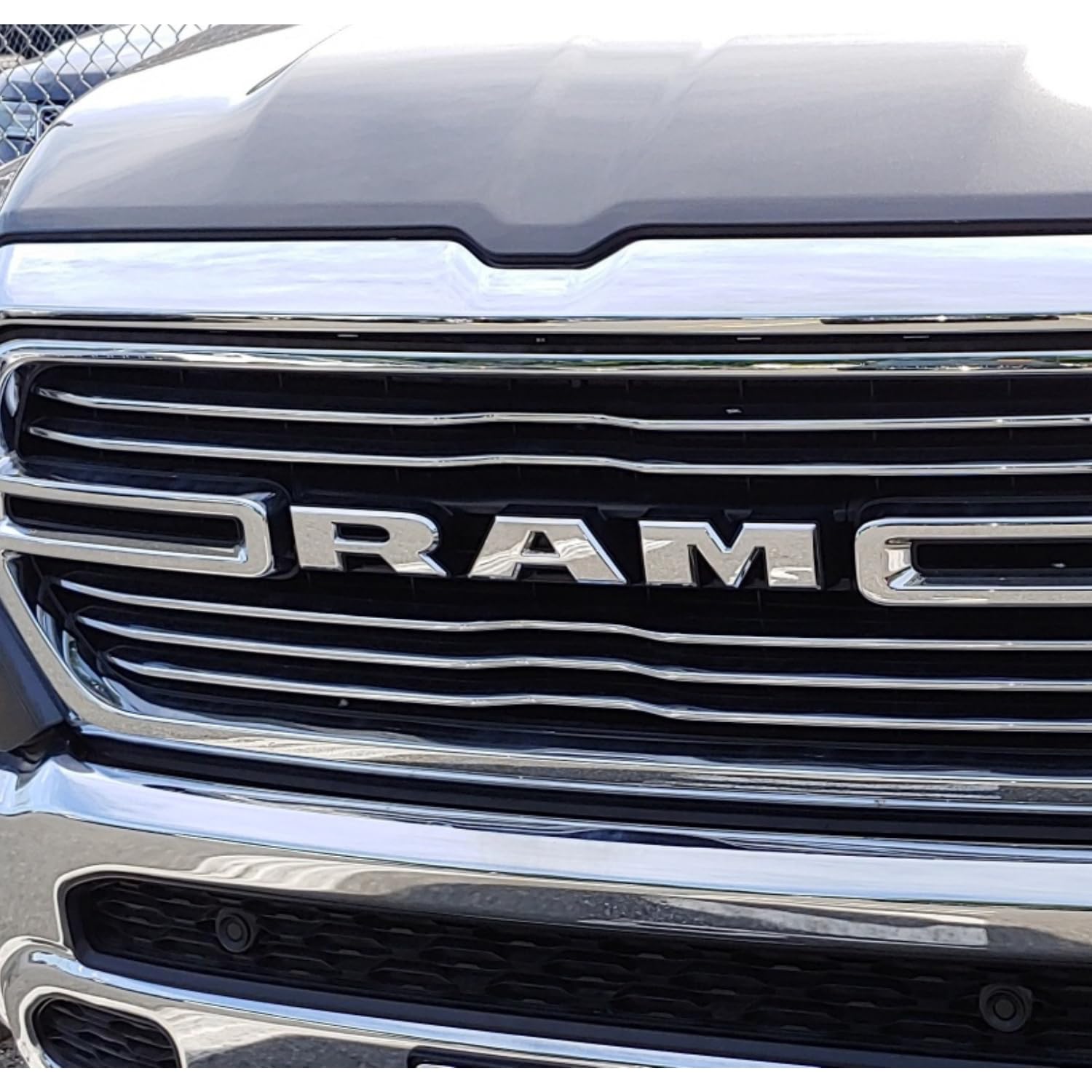 Emblema de parrilla 2019-23 RAM 1500, Cromado