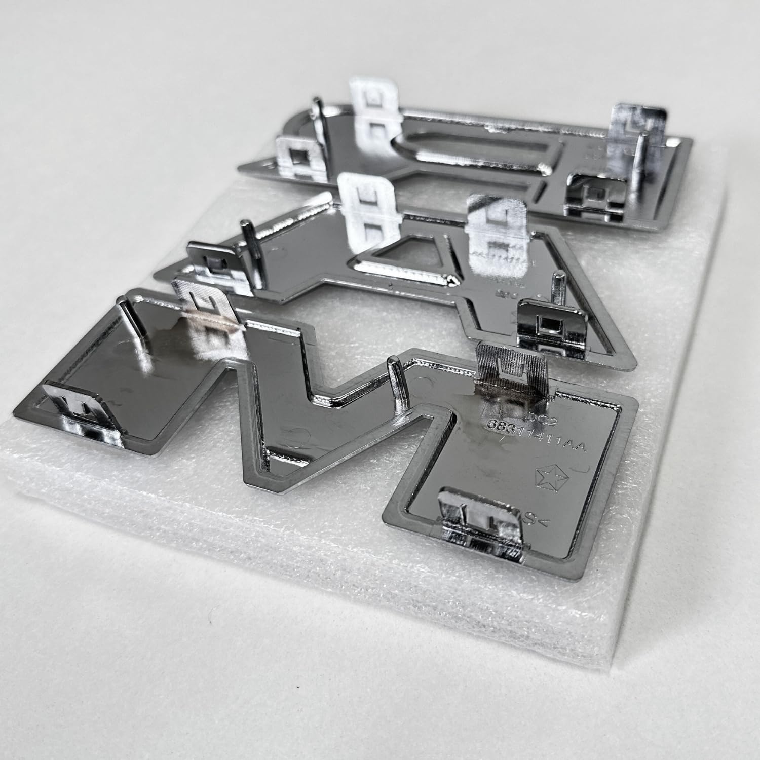 Emblema de parrilla 2019-23 RAM 1500, Cromado - Imagen 4