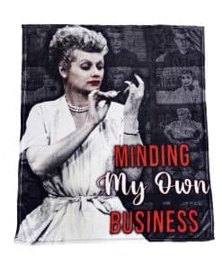 Manta de lanzamiento de I Love Lucy - Minding My Own