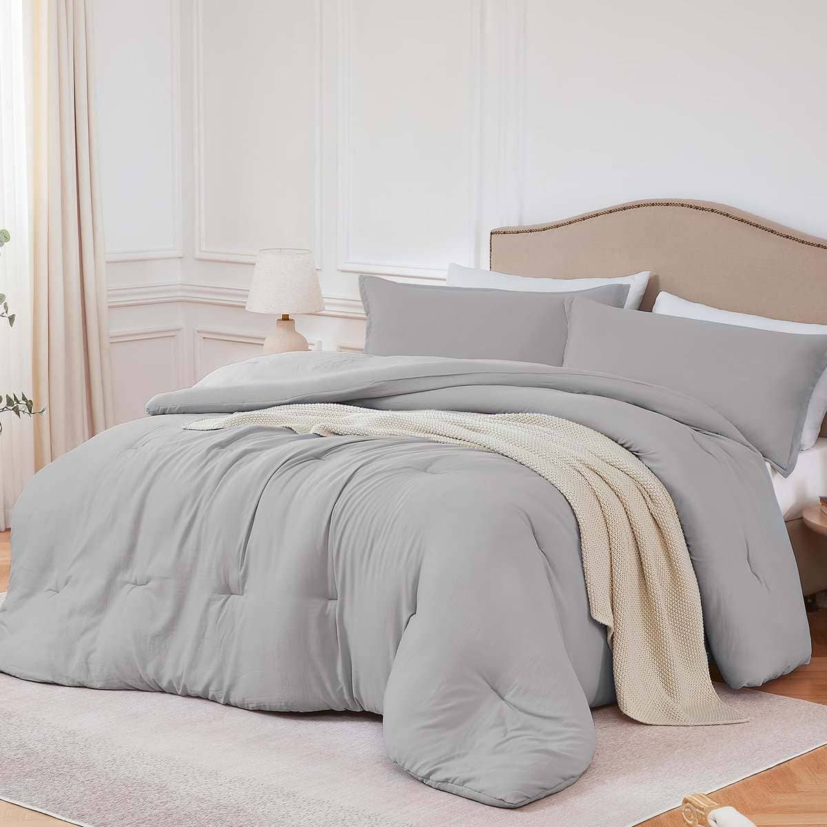 Juego de Edredón Cal King Quataly Gris Claro, 3 Piezas