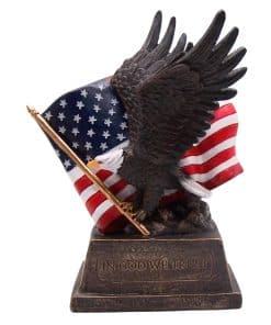 Estatua de Águila y Bandera de Orgullo Americano Wowser,