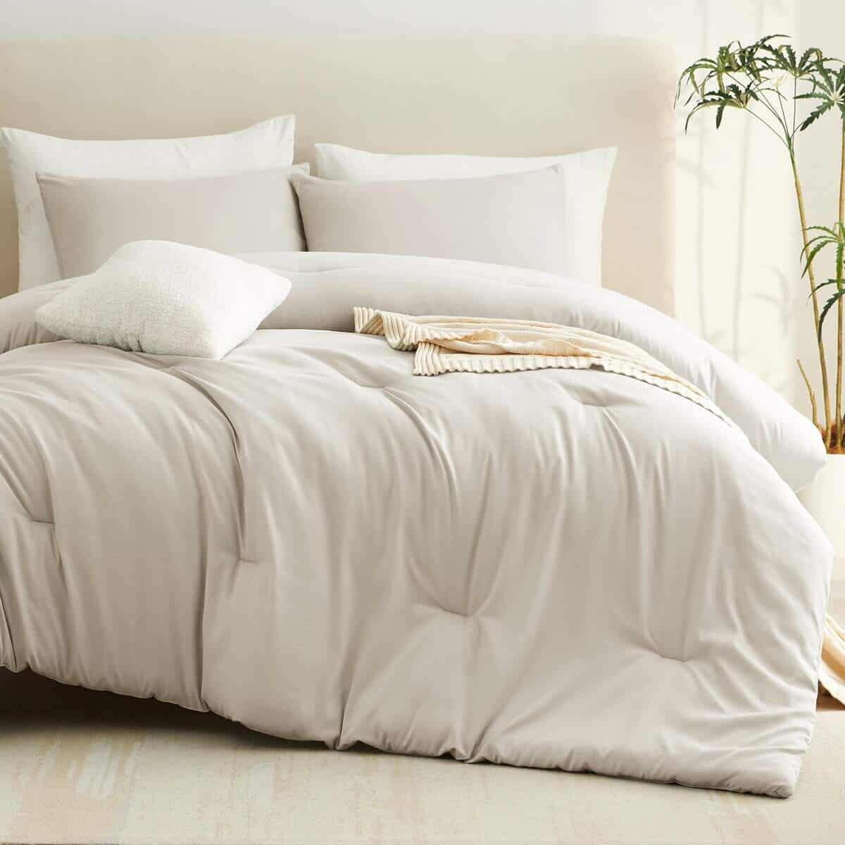 Juego de edredón CozyLux en color beige, tamaño Twin/Twin - Imagen 10