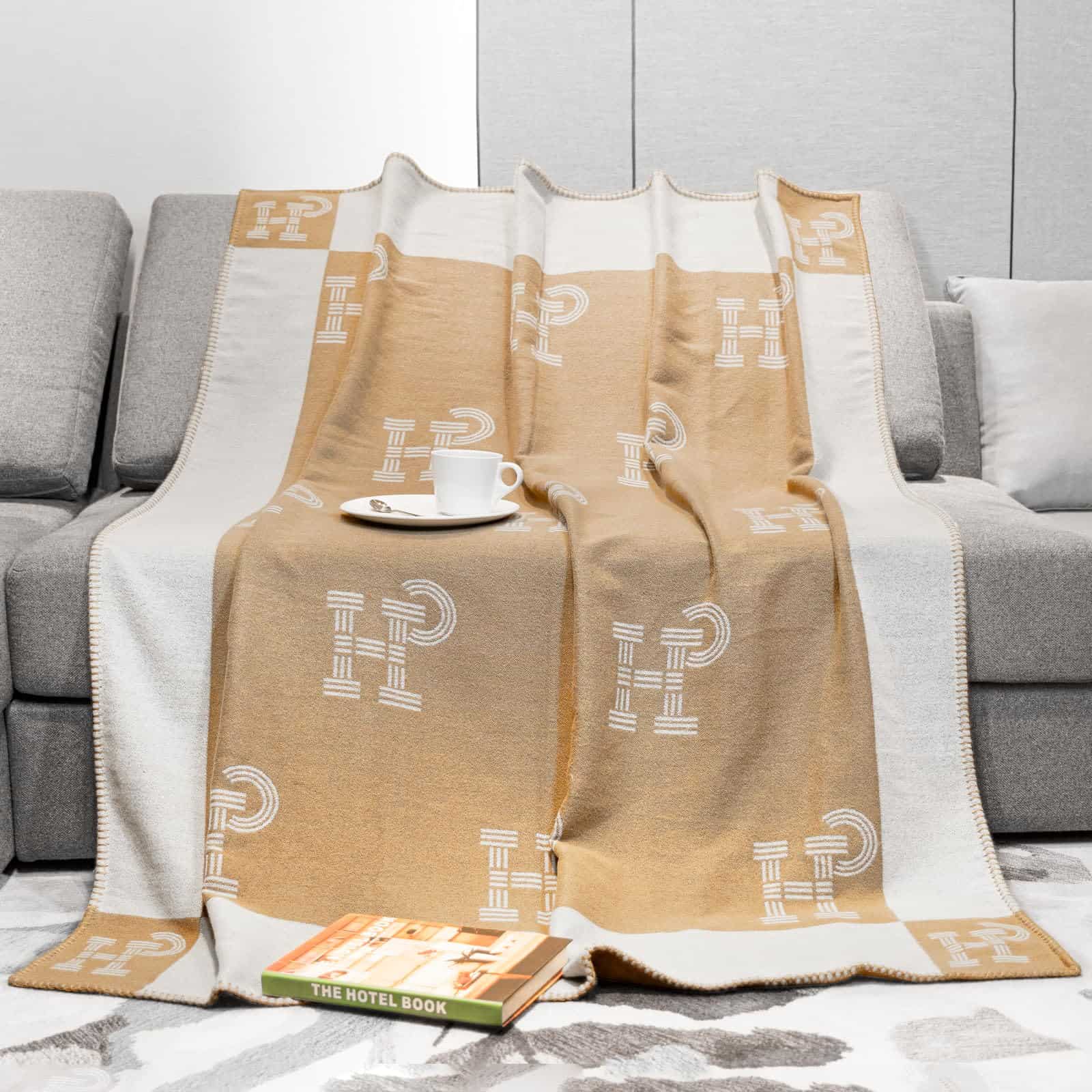 Manta de Tiro GHUQ en Color Caqui, Manta de Lana Tejida, - Imagen 4