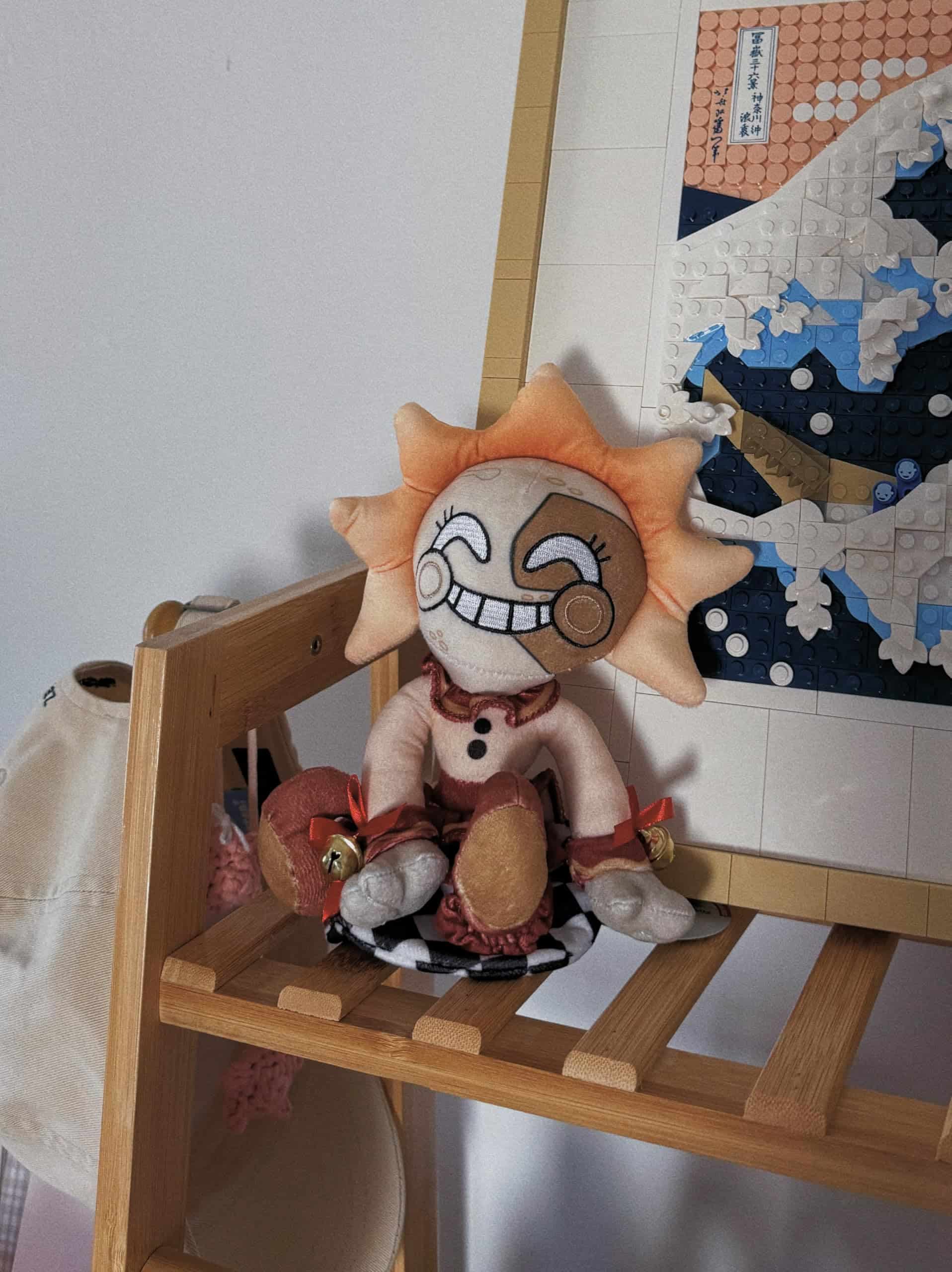 Youtooz FNAF Sun 9" Pulgada Peluche, Peluche Sun, - Imagen 5