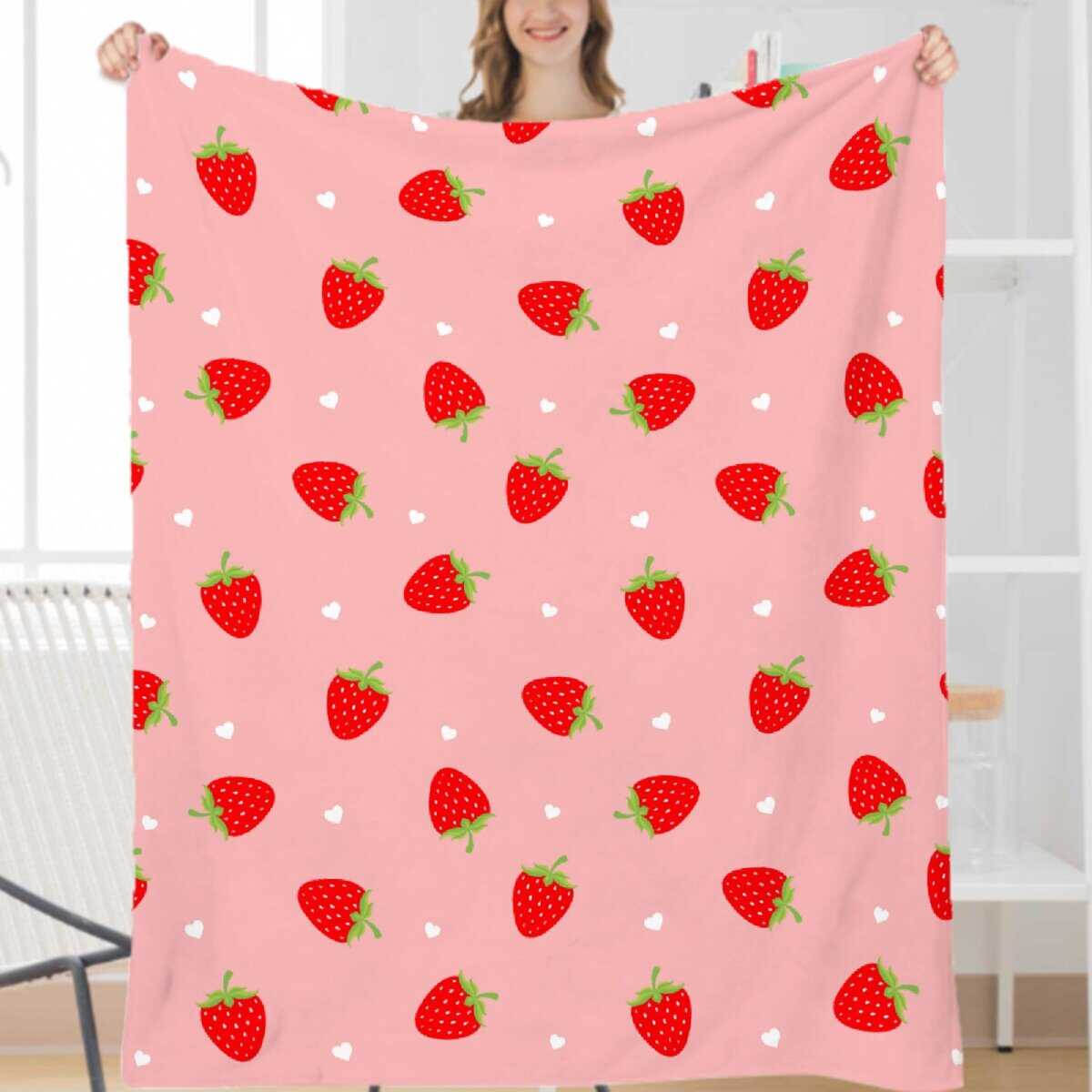 Manta de Felpa Ultra Suave Rosa con Estampado de Fresas - Imagen 3