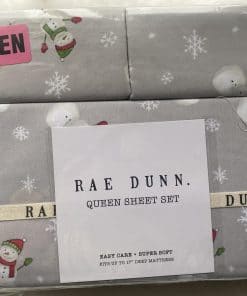 Juego de sábanas de Rae Dunn con temática navideña para