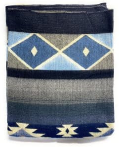Manta Reversible de Alpaca, Hecha por Los Pueblos Indígenas