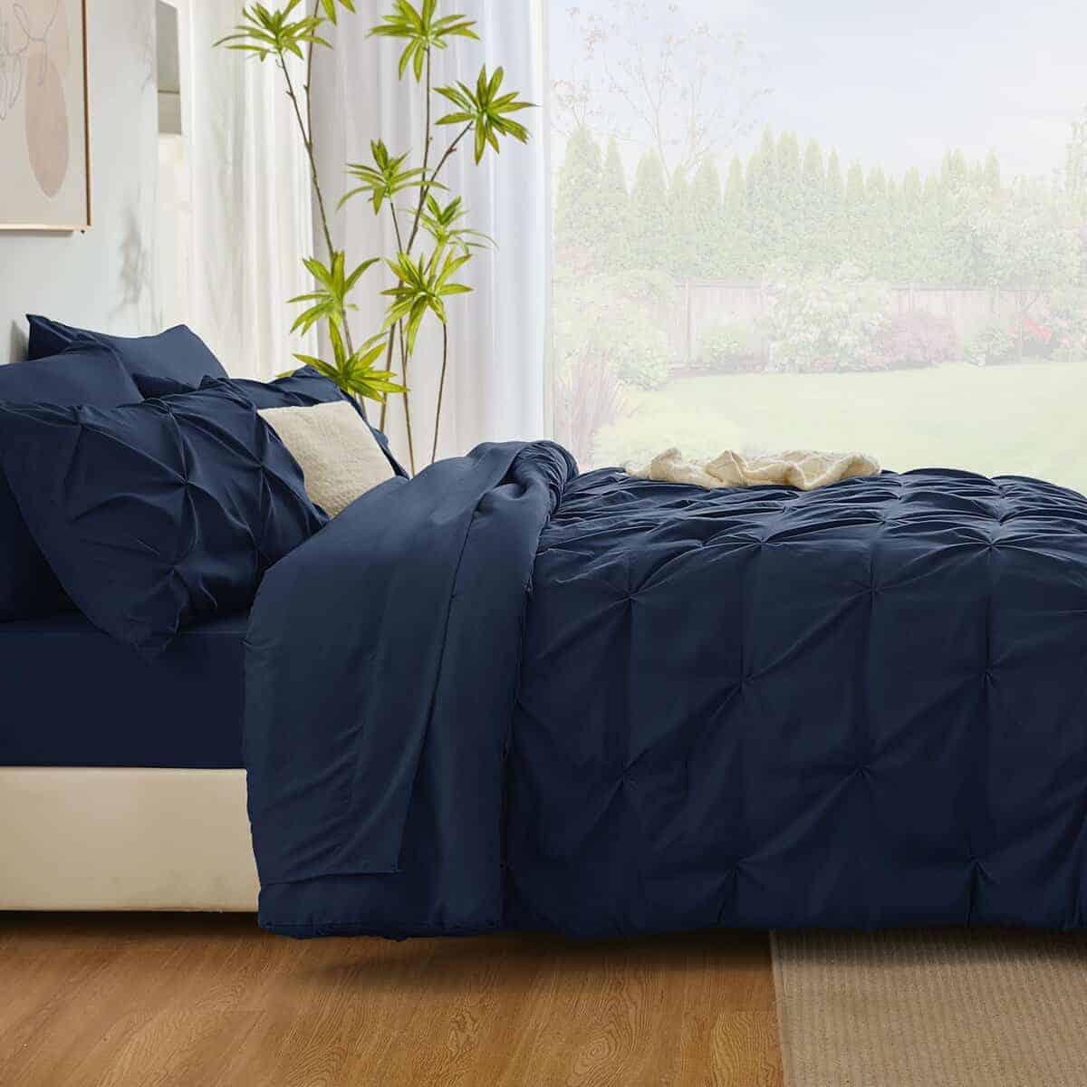Conjunto de edredón doble XL CozyLux en azul marino de 5 - Imagen 7