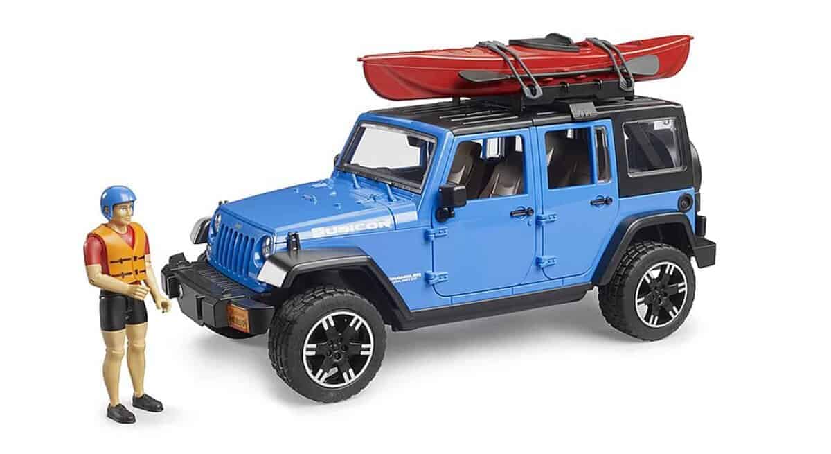 Jeep Wrangler Rubicon Unlimited con Kayak y Kayaker de