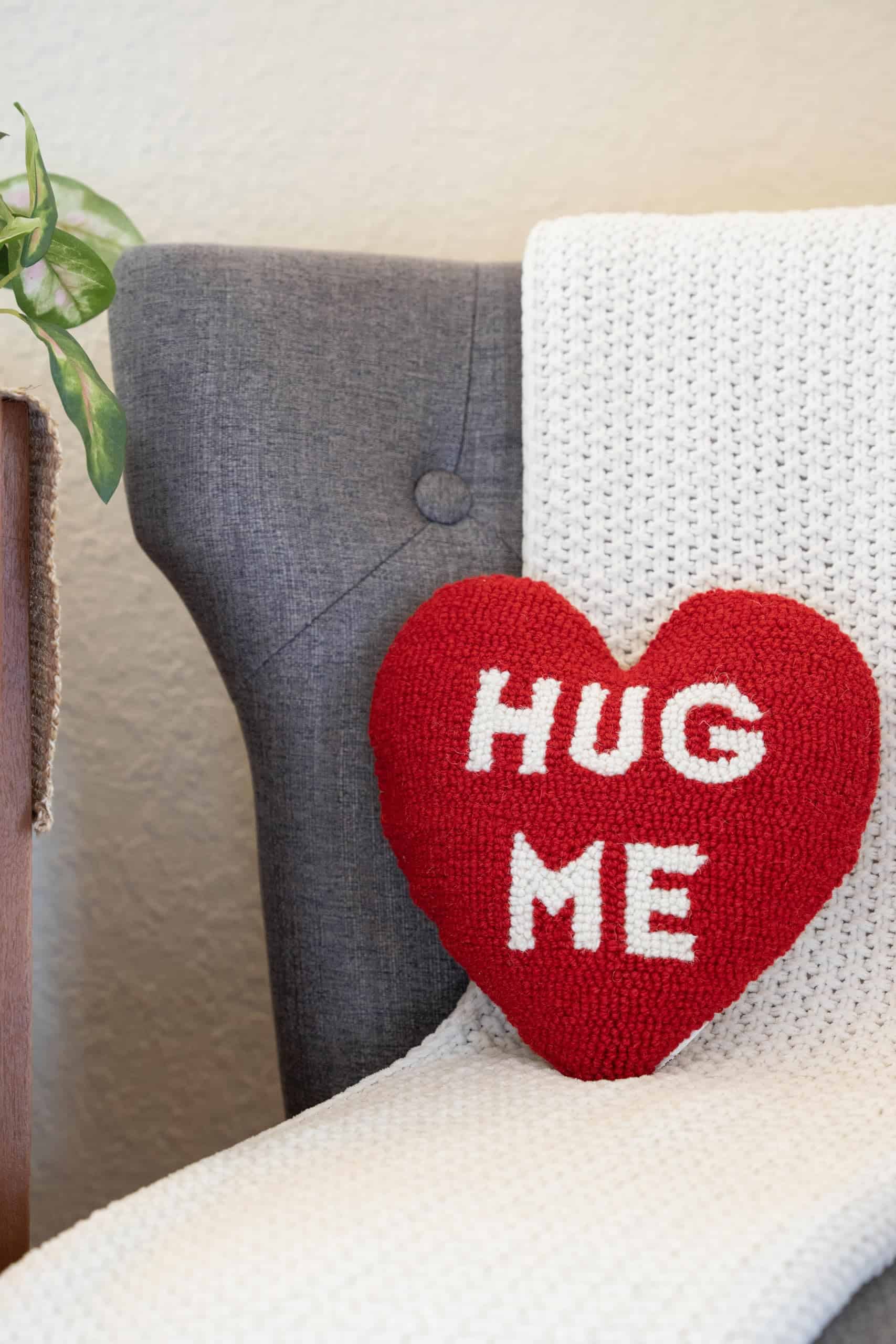Almohada Decorativa Hug Me para el Día de San Valentín - - Imagen 6